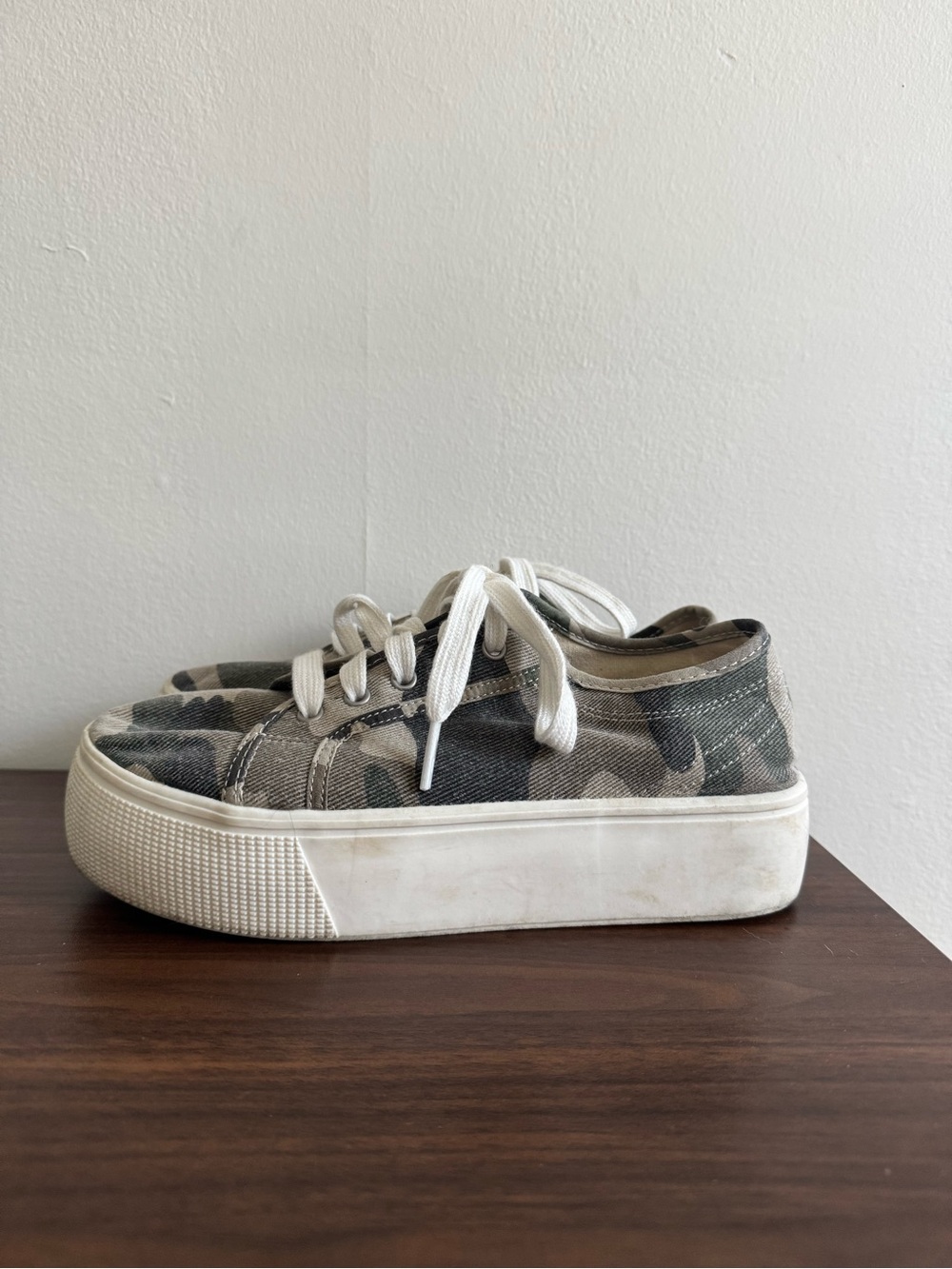American Eagle Canvas Platform Sneakers in Green Camo - Women's